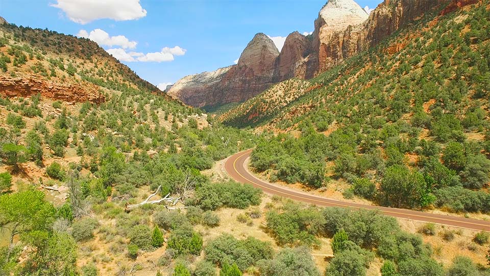 la route de l'ouest américain dans le parc Zion